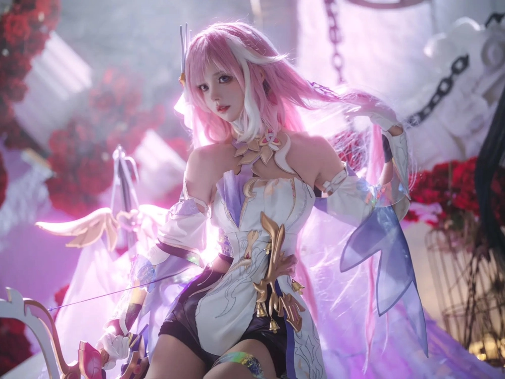 Khoảnh khắc cosplay elysia ngọt ngào