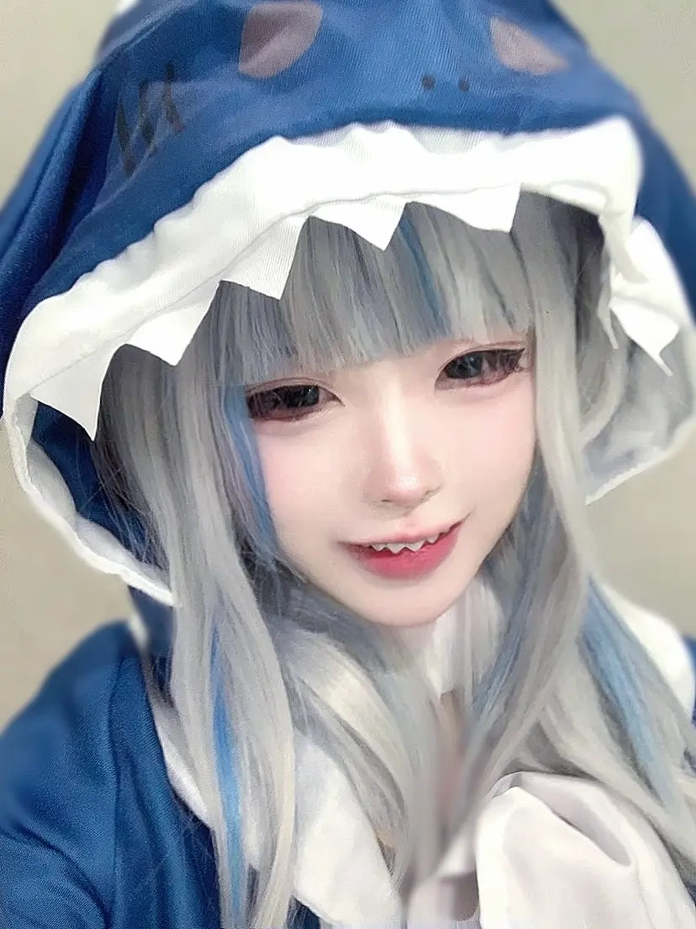Gura shark anime cosplay