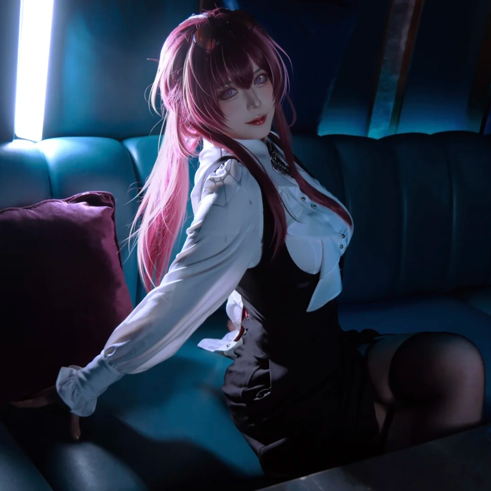cosplay nhân vật nữ trong honkai kafka