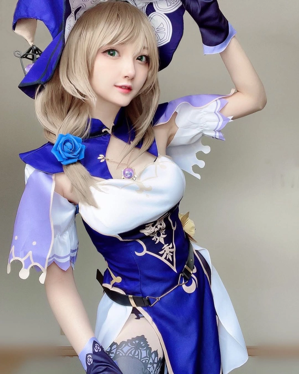 cosplay Lisa trong game Genshin