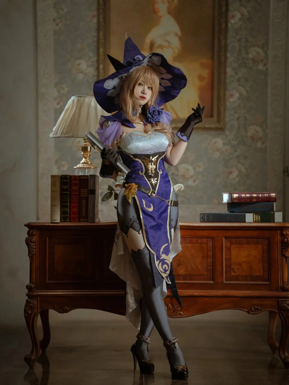 hình Lisa cosplay Genshin Impact