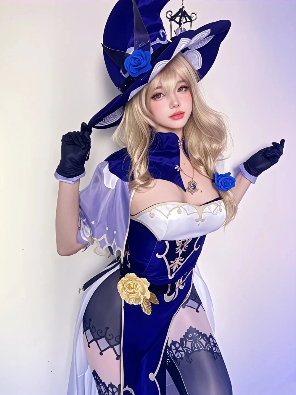 ảnh chụp cosplay Lisa Genshin Impact