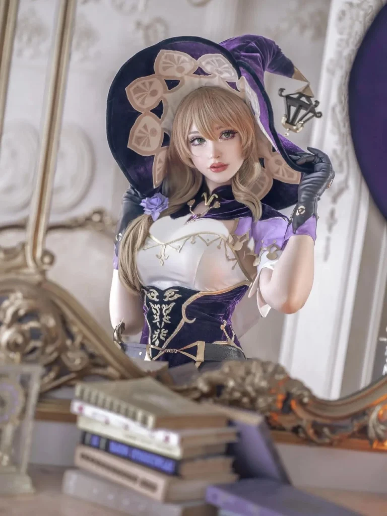 cosplay nhân vật Lisa trong Genshin Impact