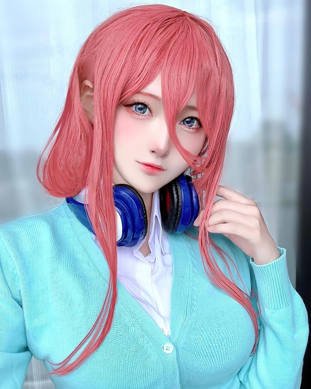 cosplay gái anime Miku Nakano