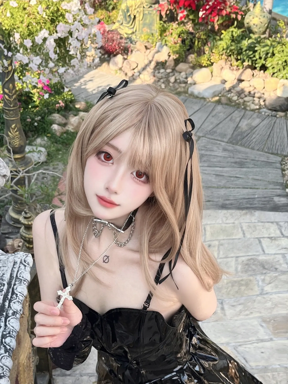 hình misa death note cosplay trong studio