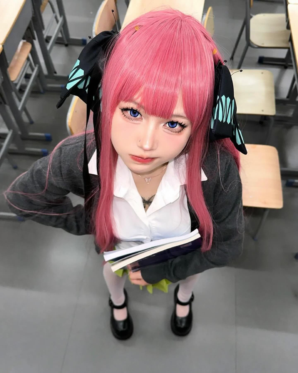 cosplay Nino tóc dài tím