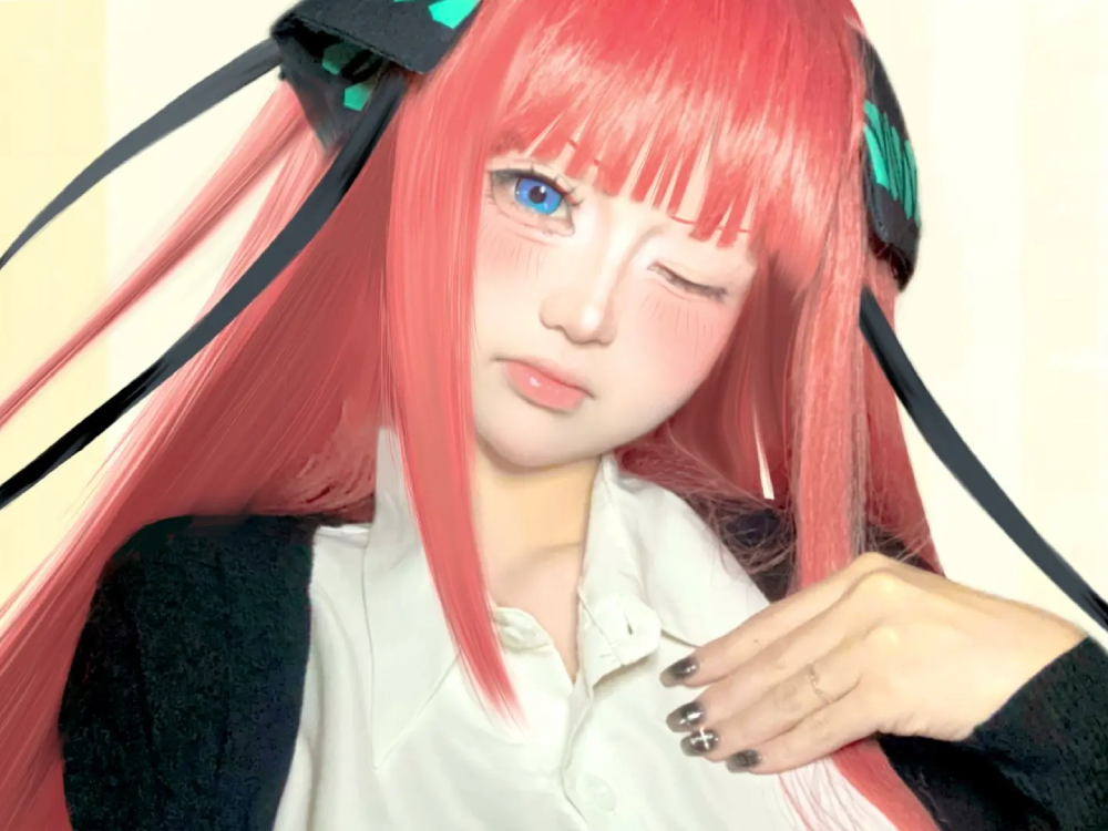 ảnh Nakano Nino cosplay ngoài đời thật