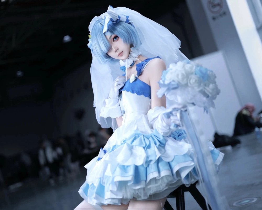 Rem Re:Zero hóa cosplay siêu đáng yêu