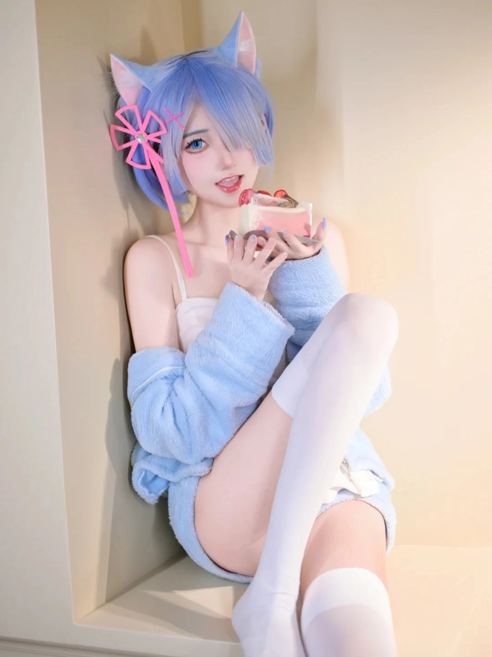 Hình cosplay Rem phong cách nhẹ nhàng