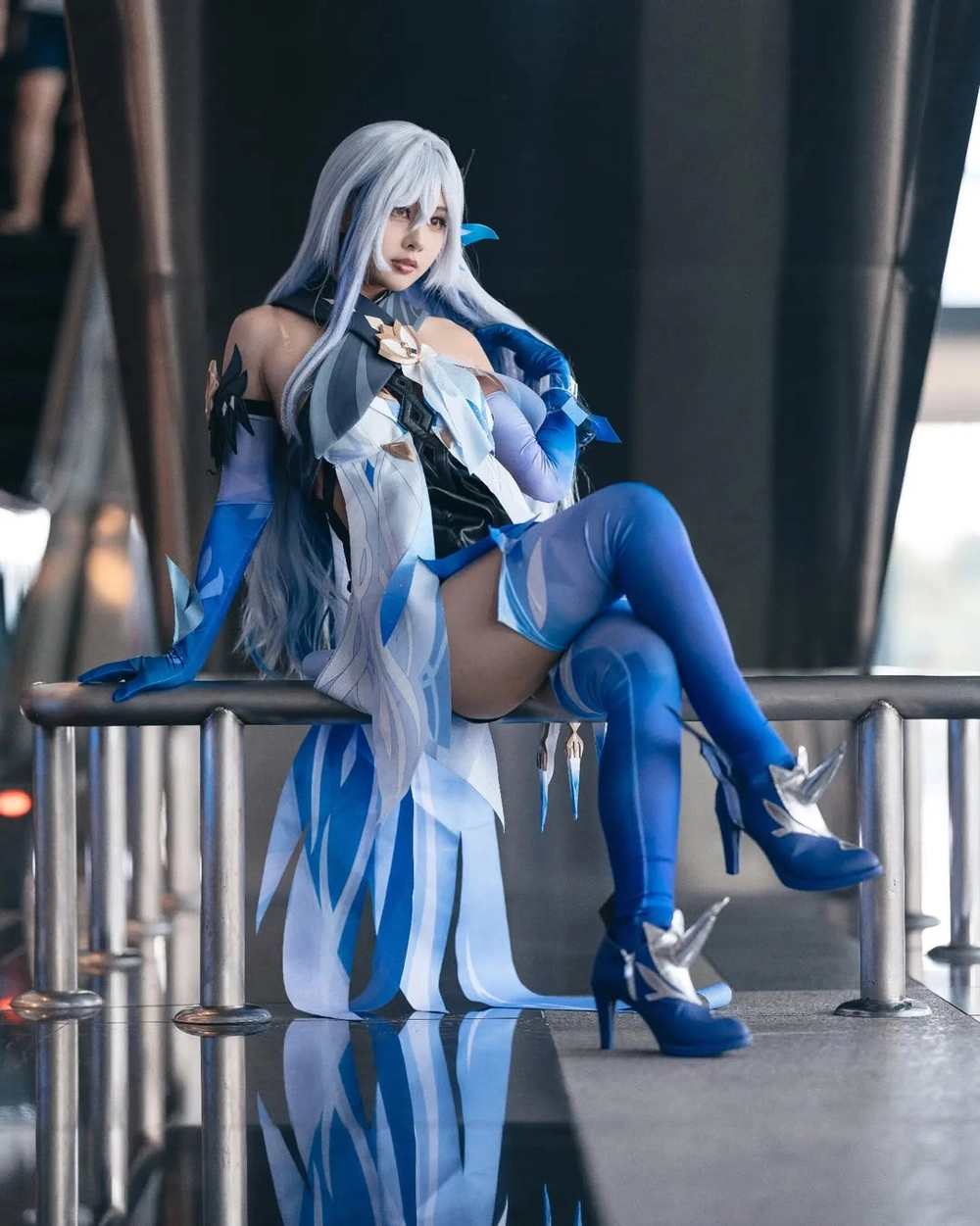 skirk cosplay màu sắc nổi bật