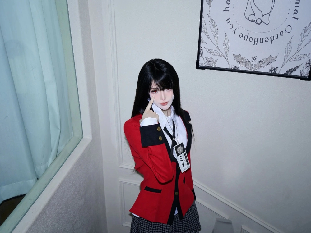 ảnh Yumeko Jabami cosplay trong lớp học