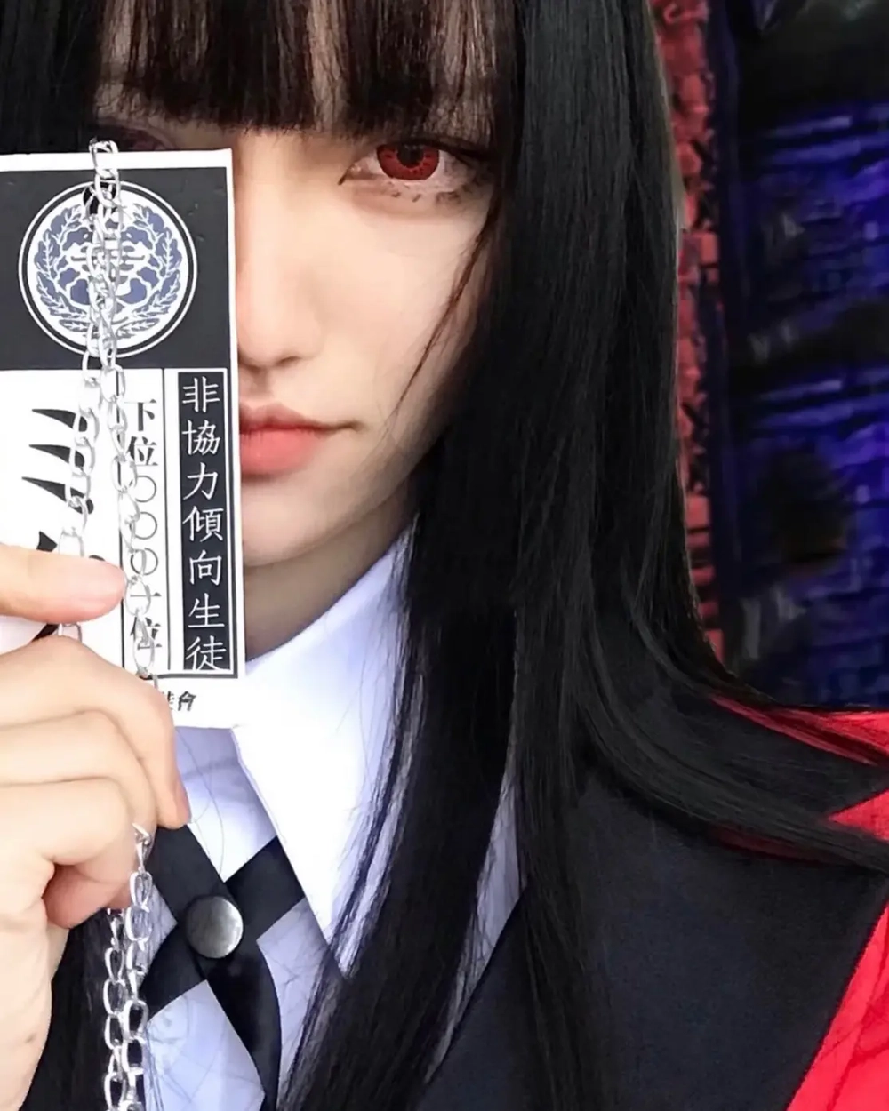 hình Yumeko Jabami cosplay cầm bài