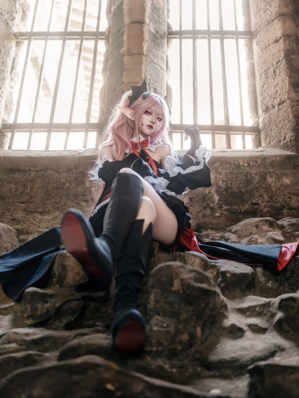 Krul Tepes cosplay buổi tối