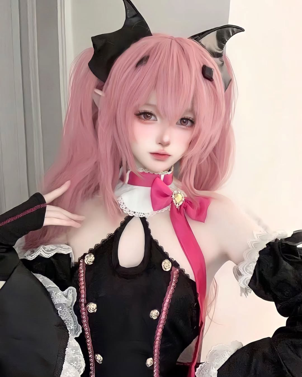 Krul Tepes cosplay phong cách gothic