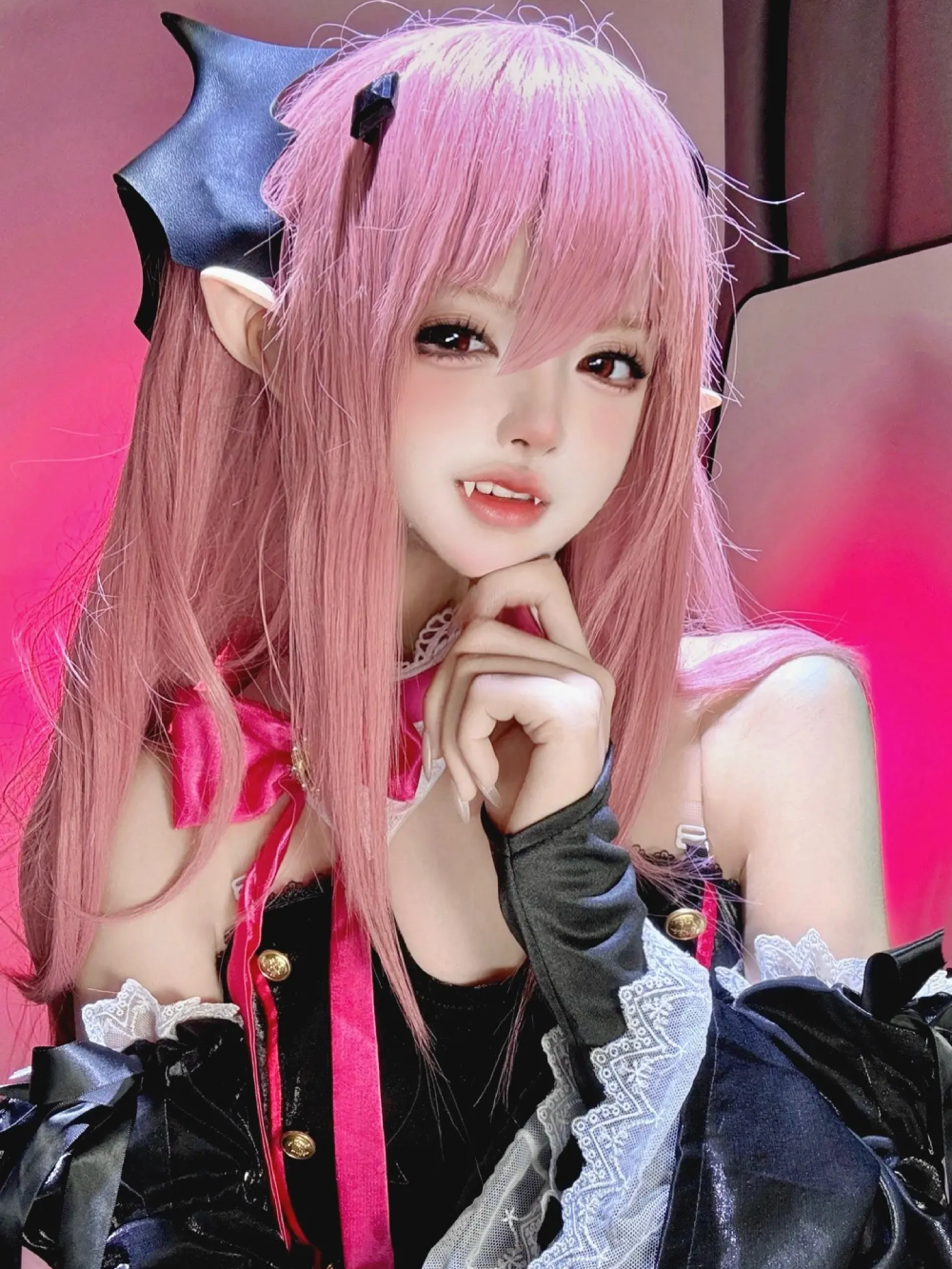 Krul cosplay trong ánh đèn