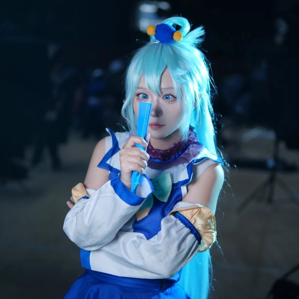 konosuba aqua cosplay ngây thơ