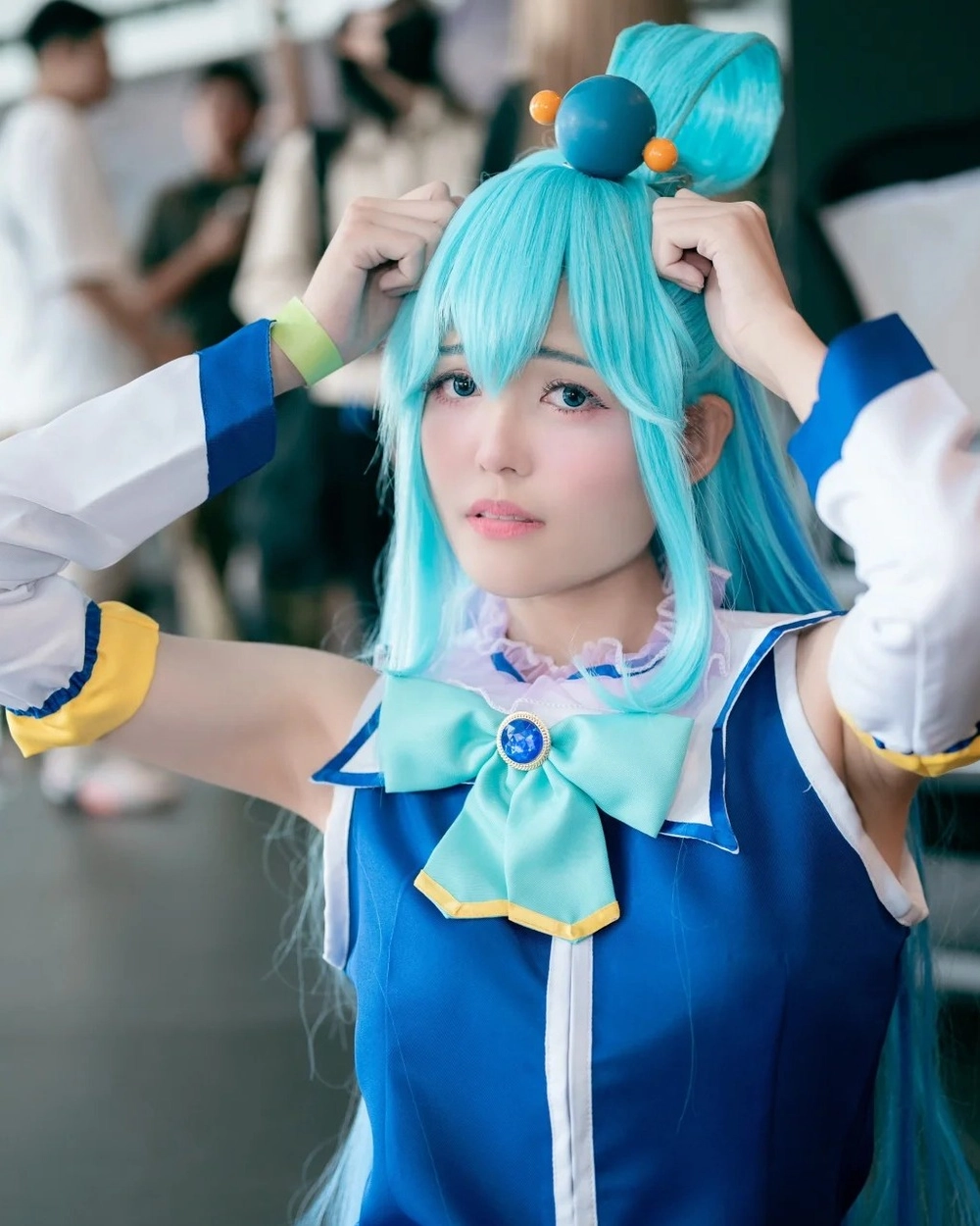 ảnh aqua cosplay konosuba
