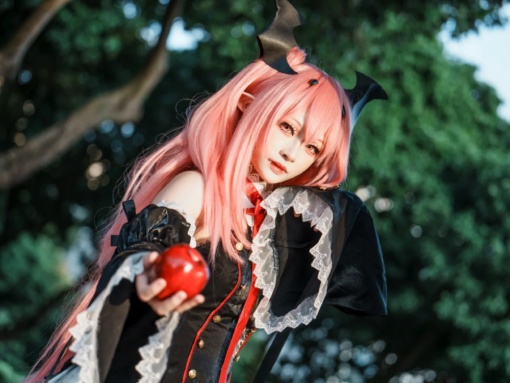 cosplay Krul Tepes dễ thương lạnh lùng