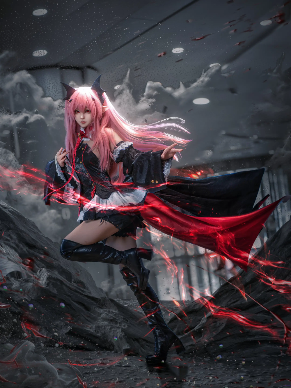 cosplay Krul Tepes lạnh lùng