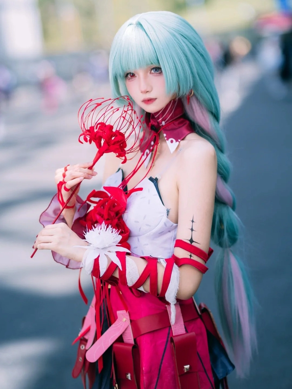 wuwa phrolova ngoài cảnh