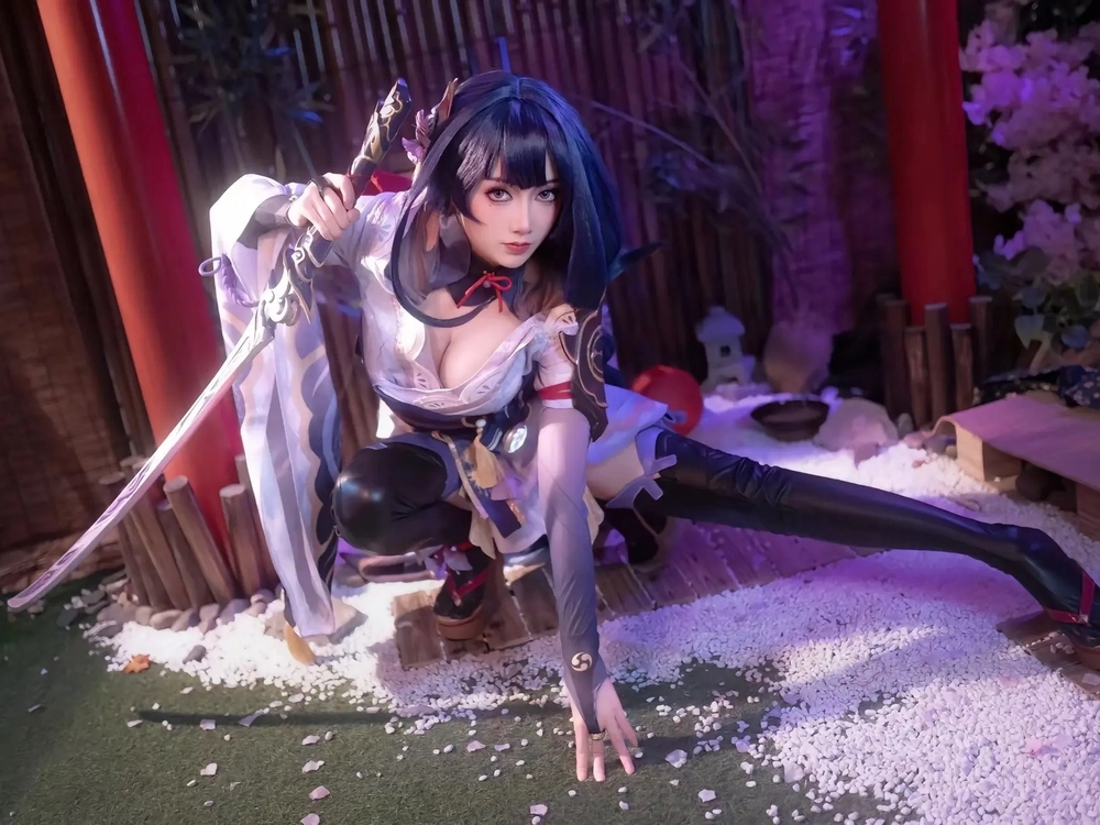 ảnh raiden cosplay từ genshin impact