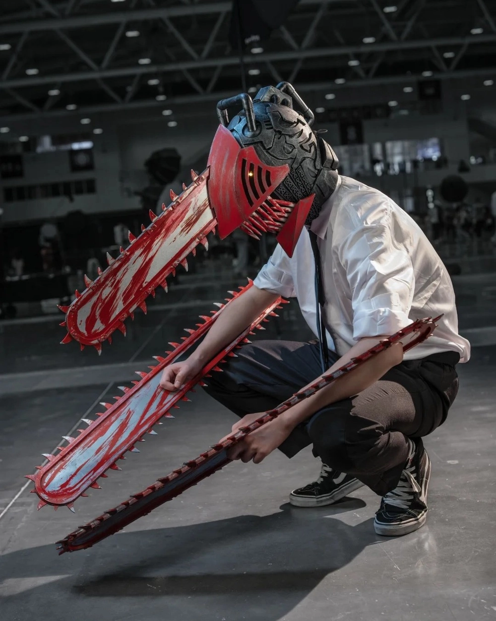 ảnh chainsaw man cosplay chân thật
