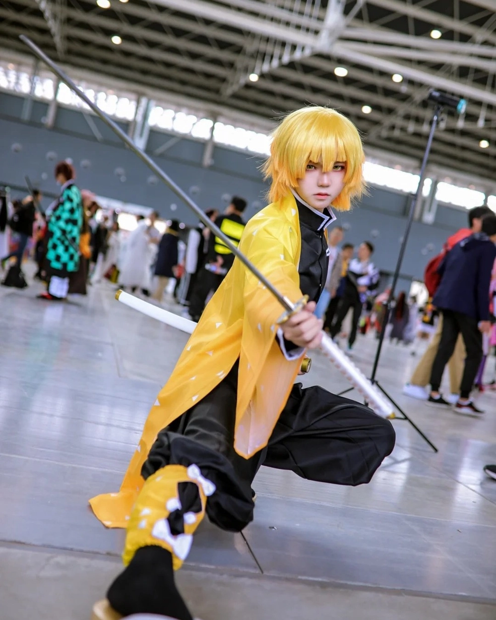 ảnh zenitsu cosplay nổi bật