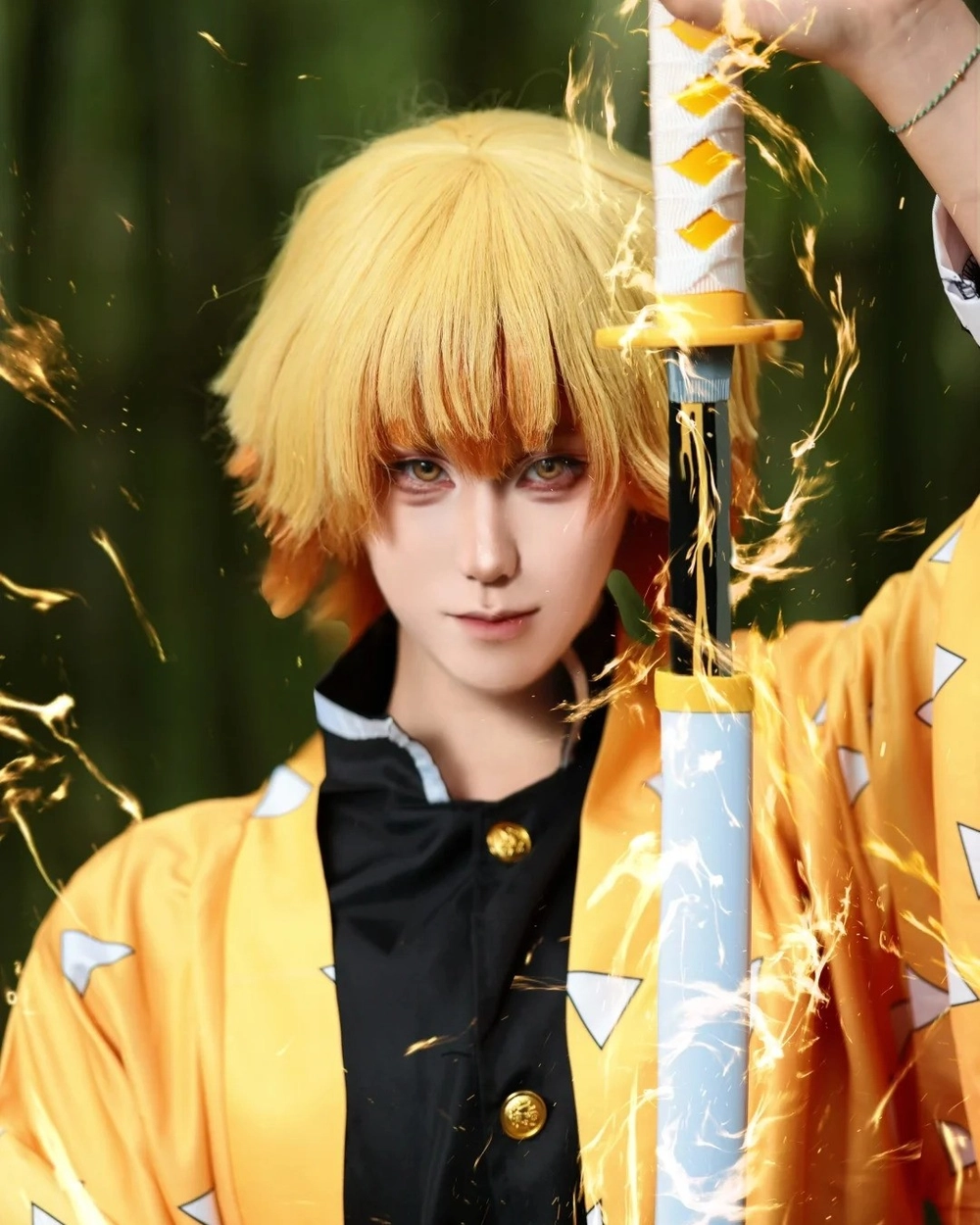 ảnh zenitsu cosplay sinh động