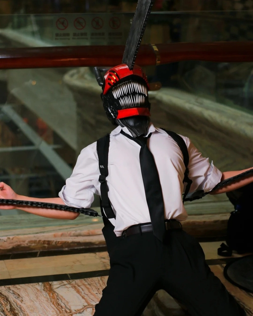 chainsaw man cosplay cực ấn tượng