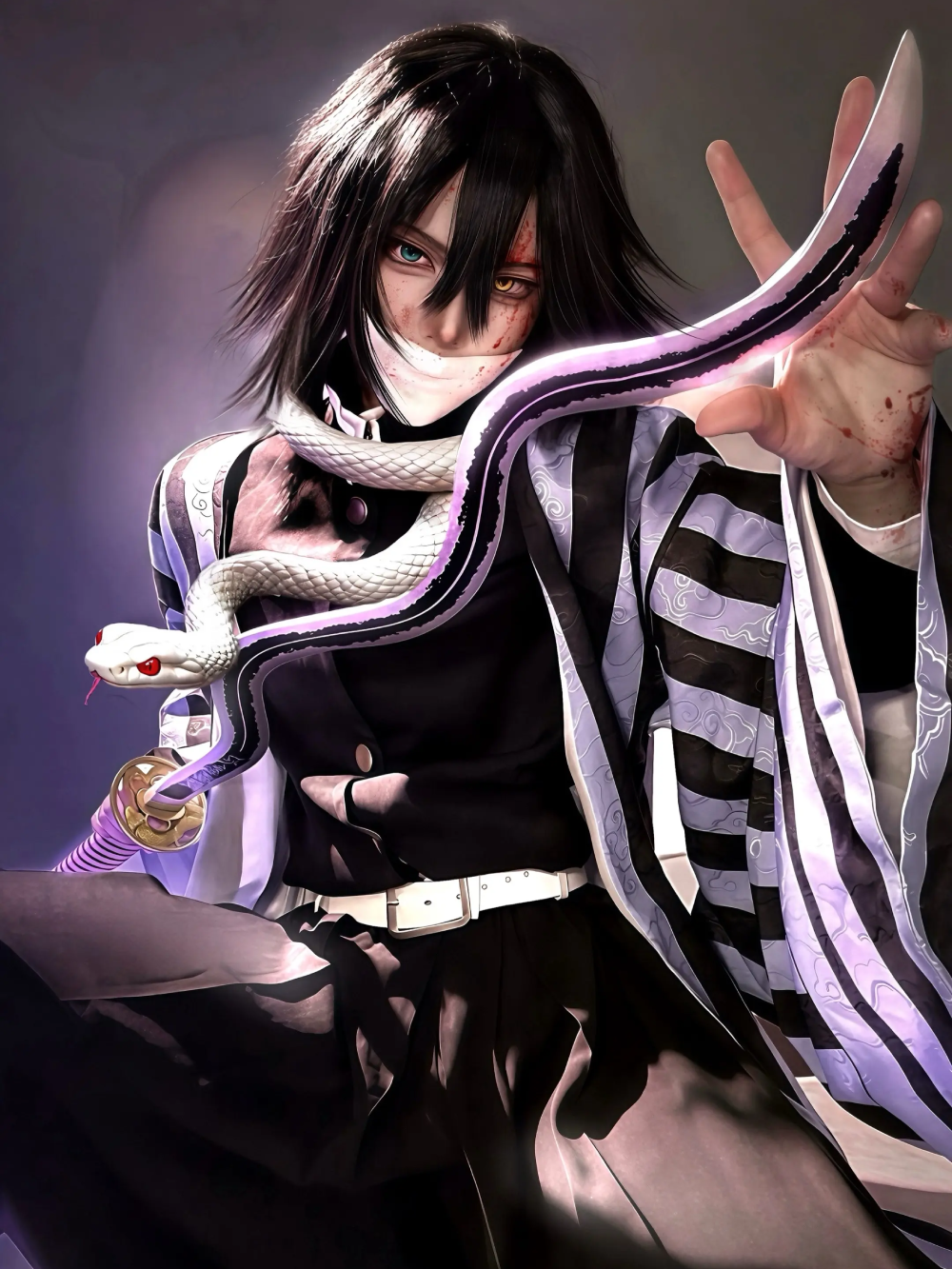 obanai cosplay với rắn