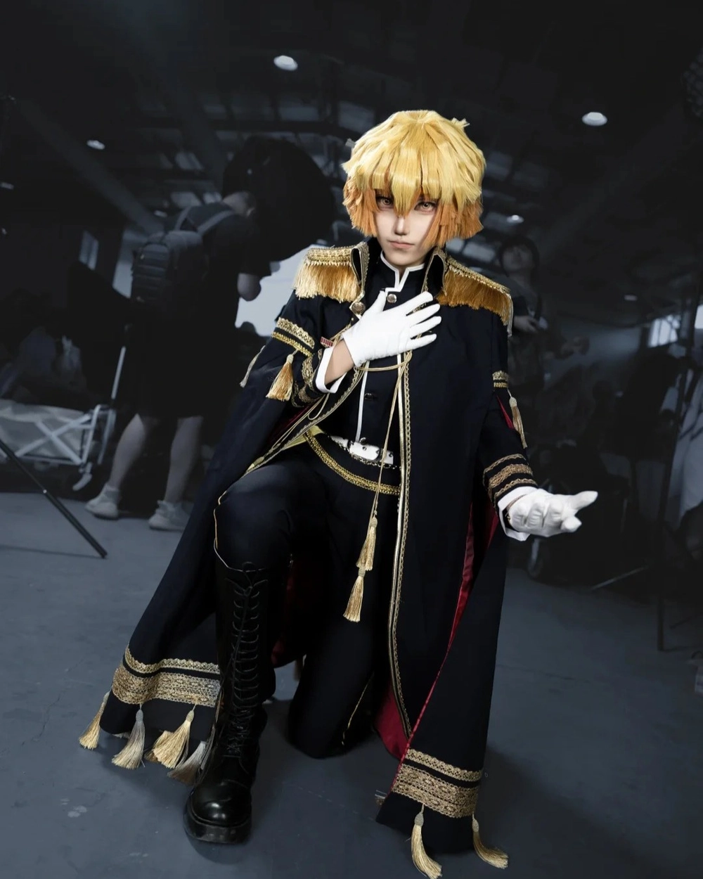 zenitsu cosplay đậm chất kimetsu