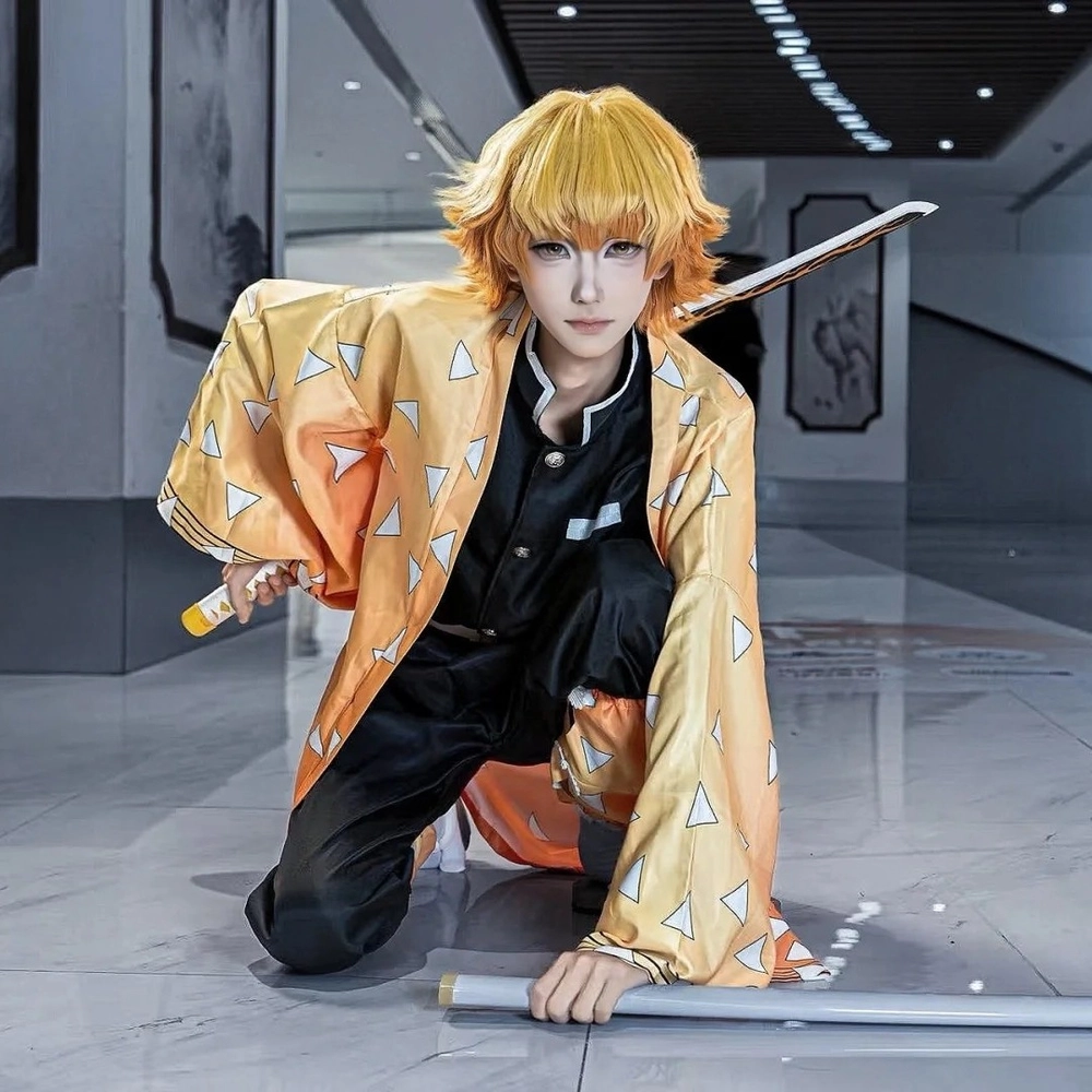 zenitsu cosplay ngầu lòi