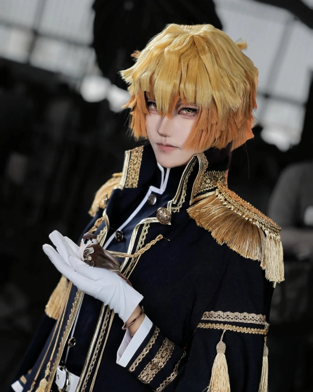 zenitsu cosplay thần thái cuốn hút