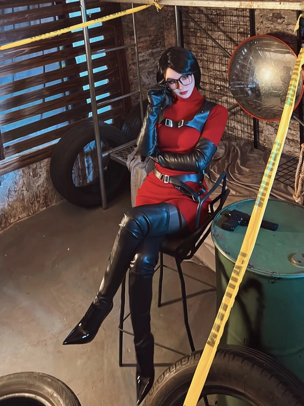ảnh ada wong cosplay background tối