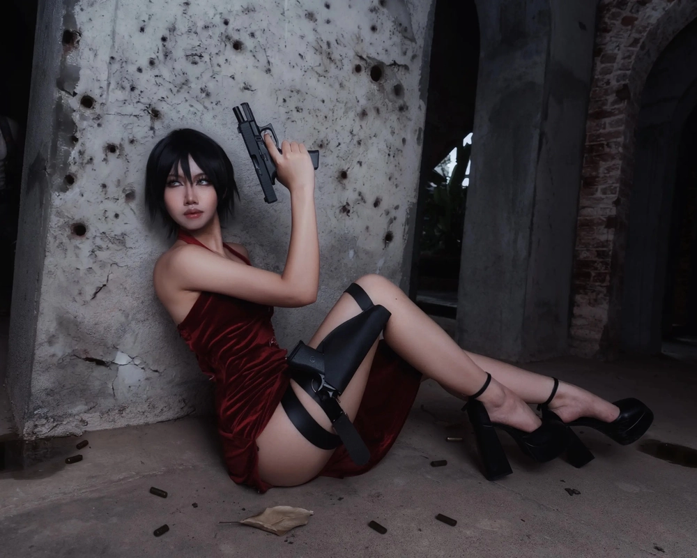 ảnh ada wong cosplay tạo dáng