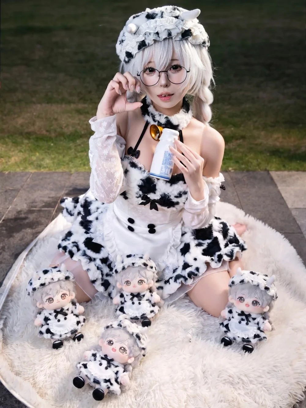 gái cosplay bò sữa 2