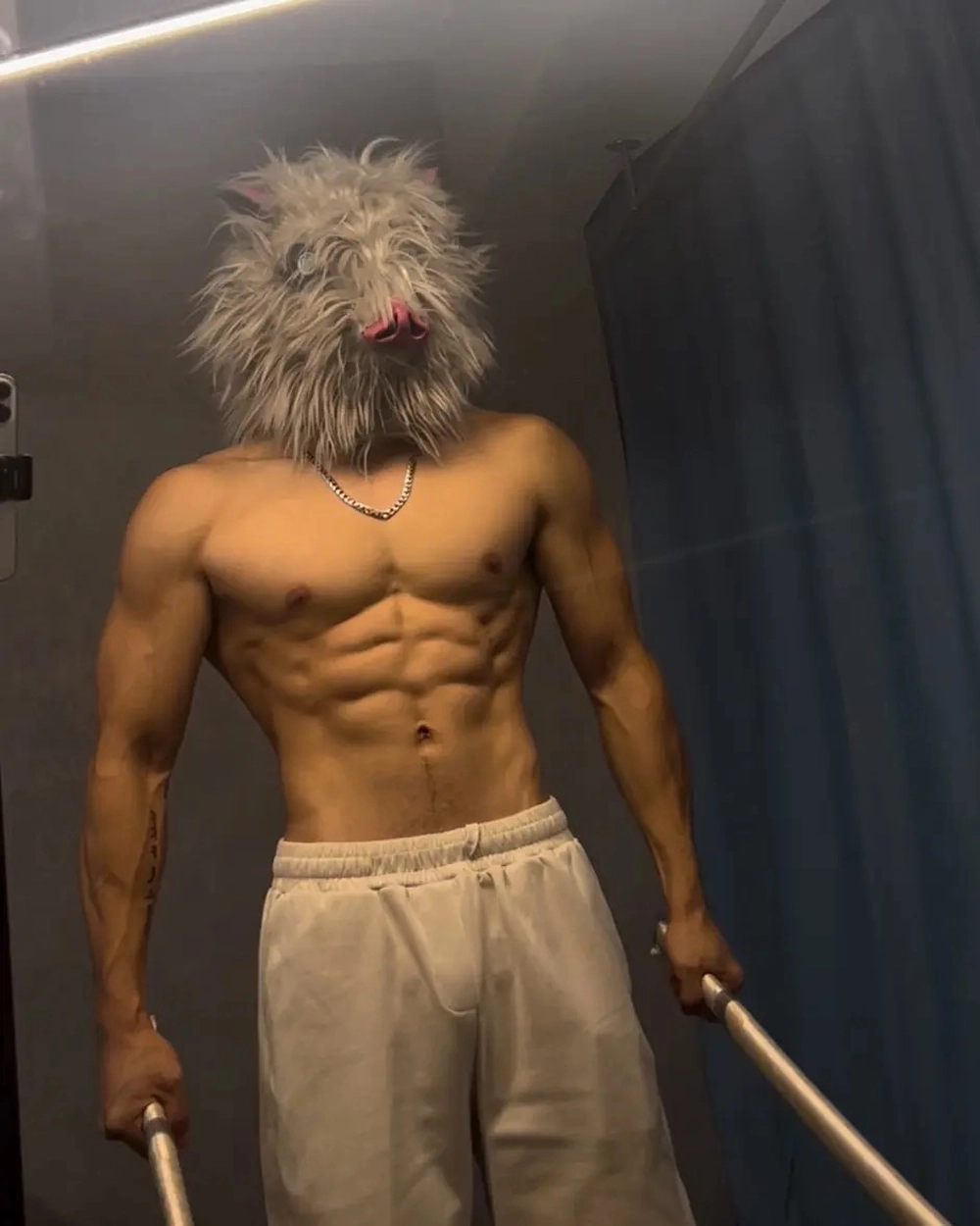 hình ảnh inosuke cosplay ngoài đời