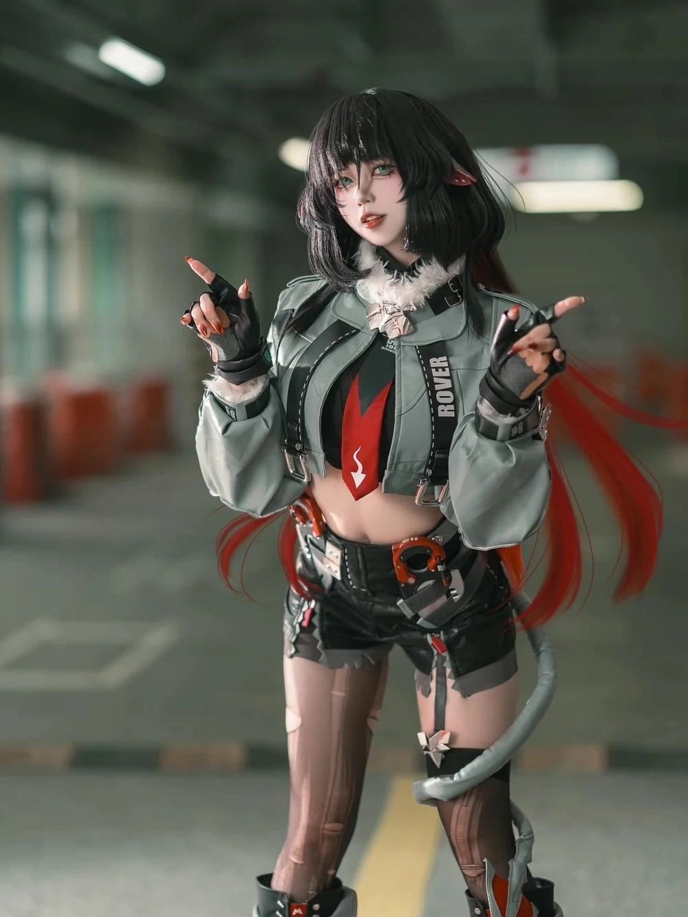 hình cosplay jane doe tạo dáng