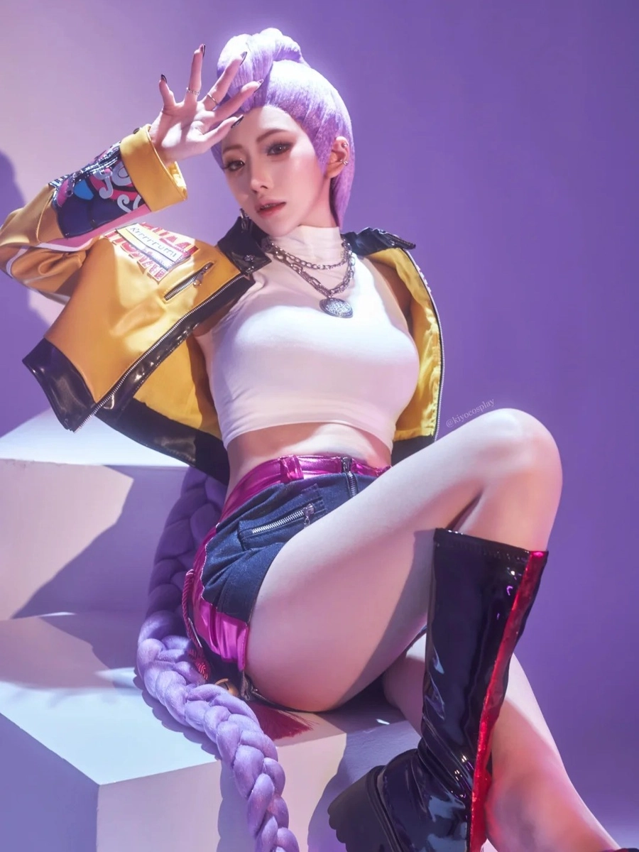 hình cosplay rumi concept tối