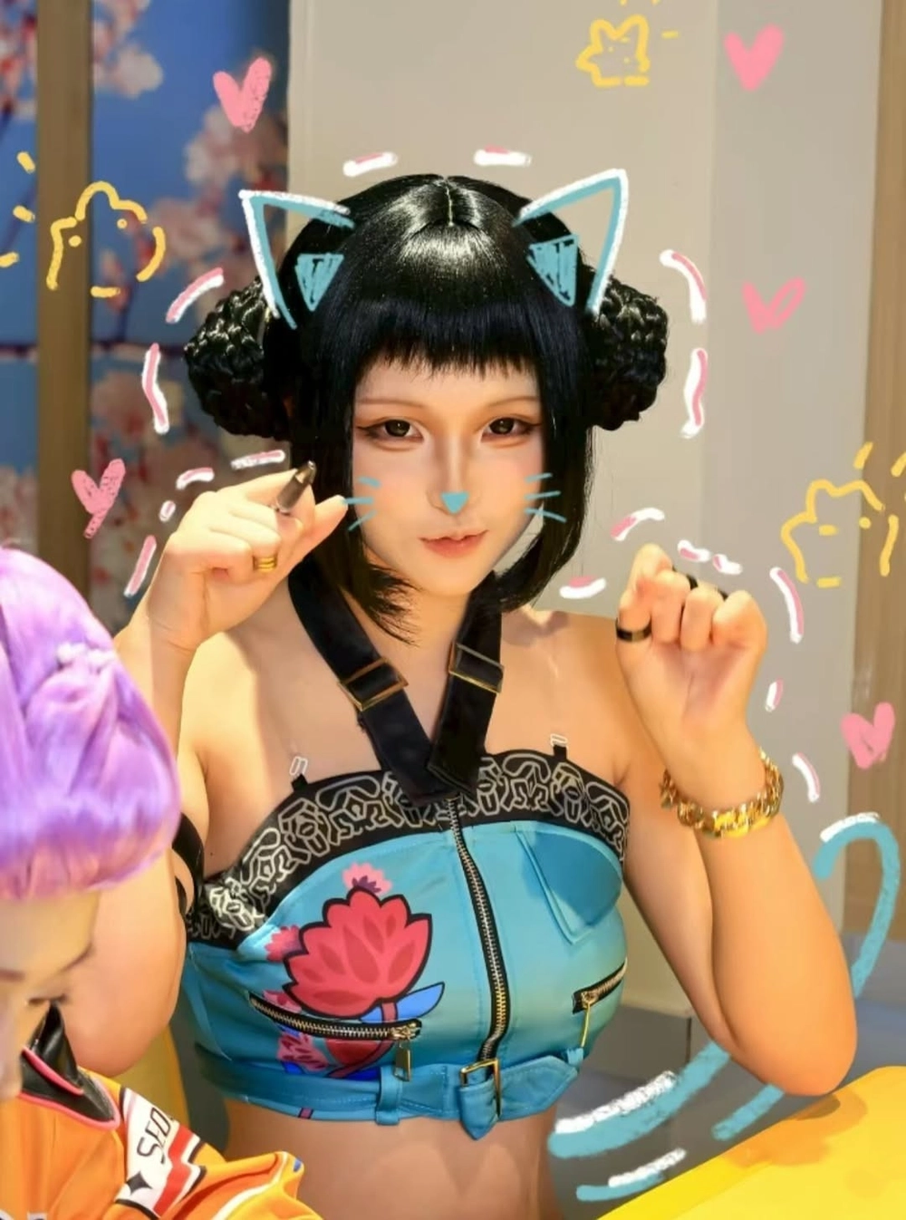 hình zoey cosplay chụp ngoài trời