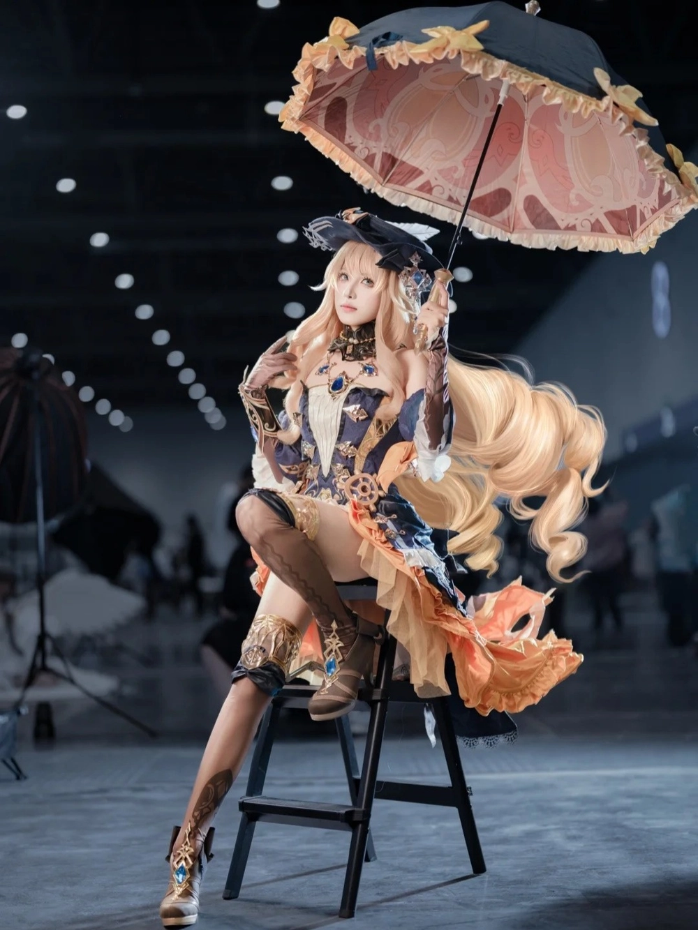 navia cosplay thao tác súng