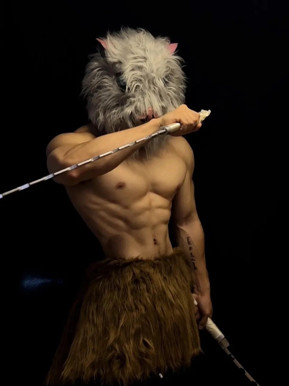 phiên bản inosuke cosplay ấn tượng