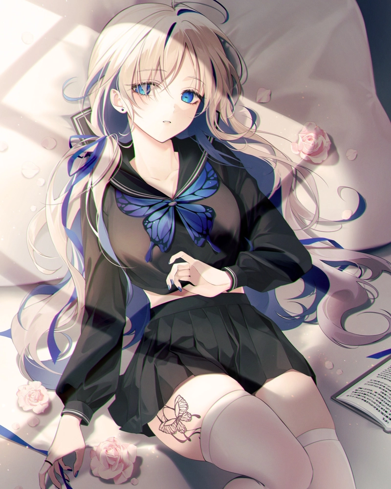 Cô gái anime tóc vàng áo đen ngồi trên giường