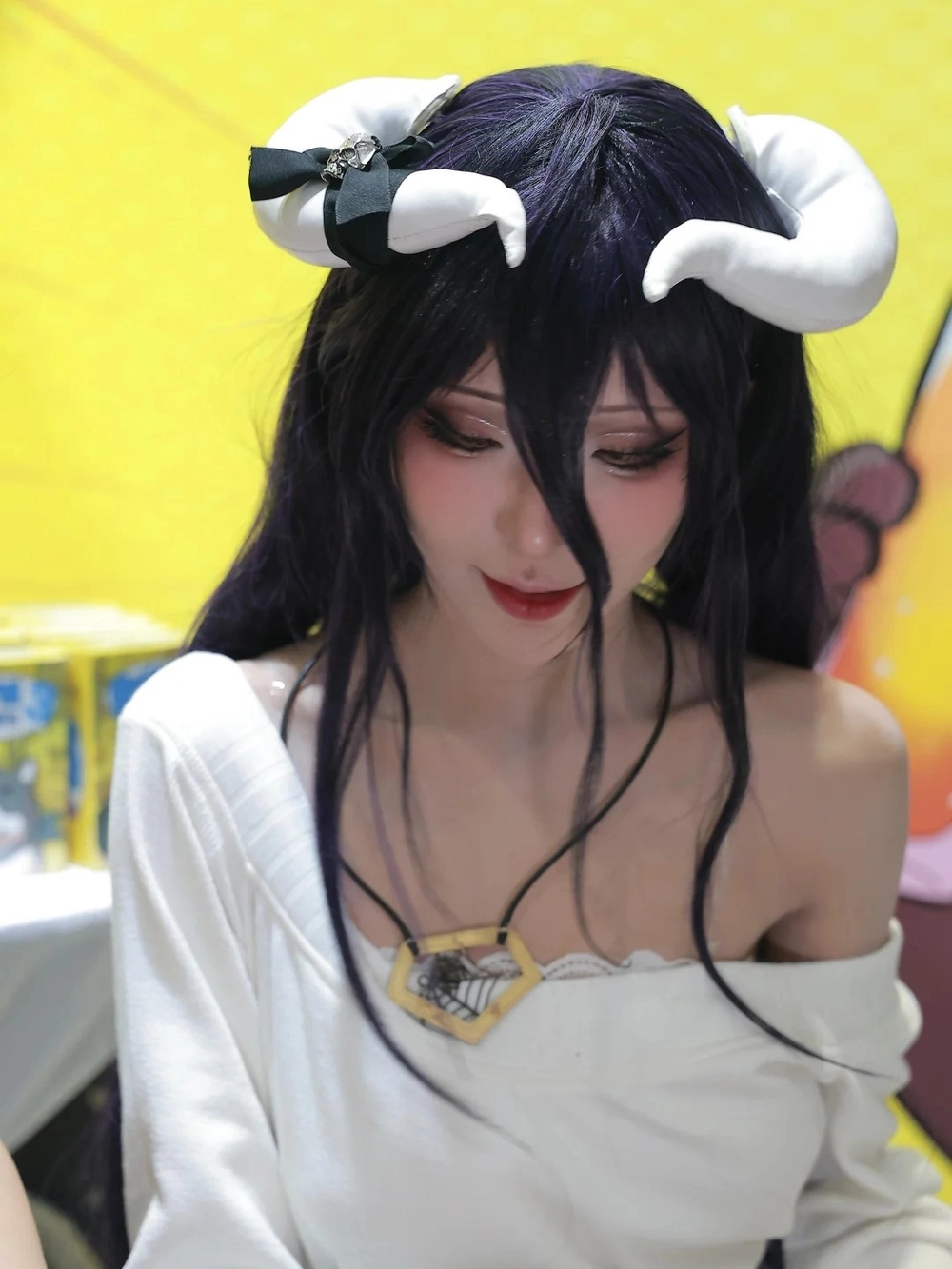 Overlord Albedo Cosplay ảnh hậu trường