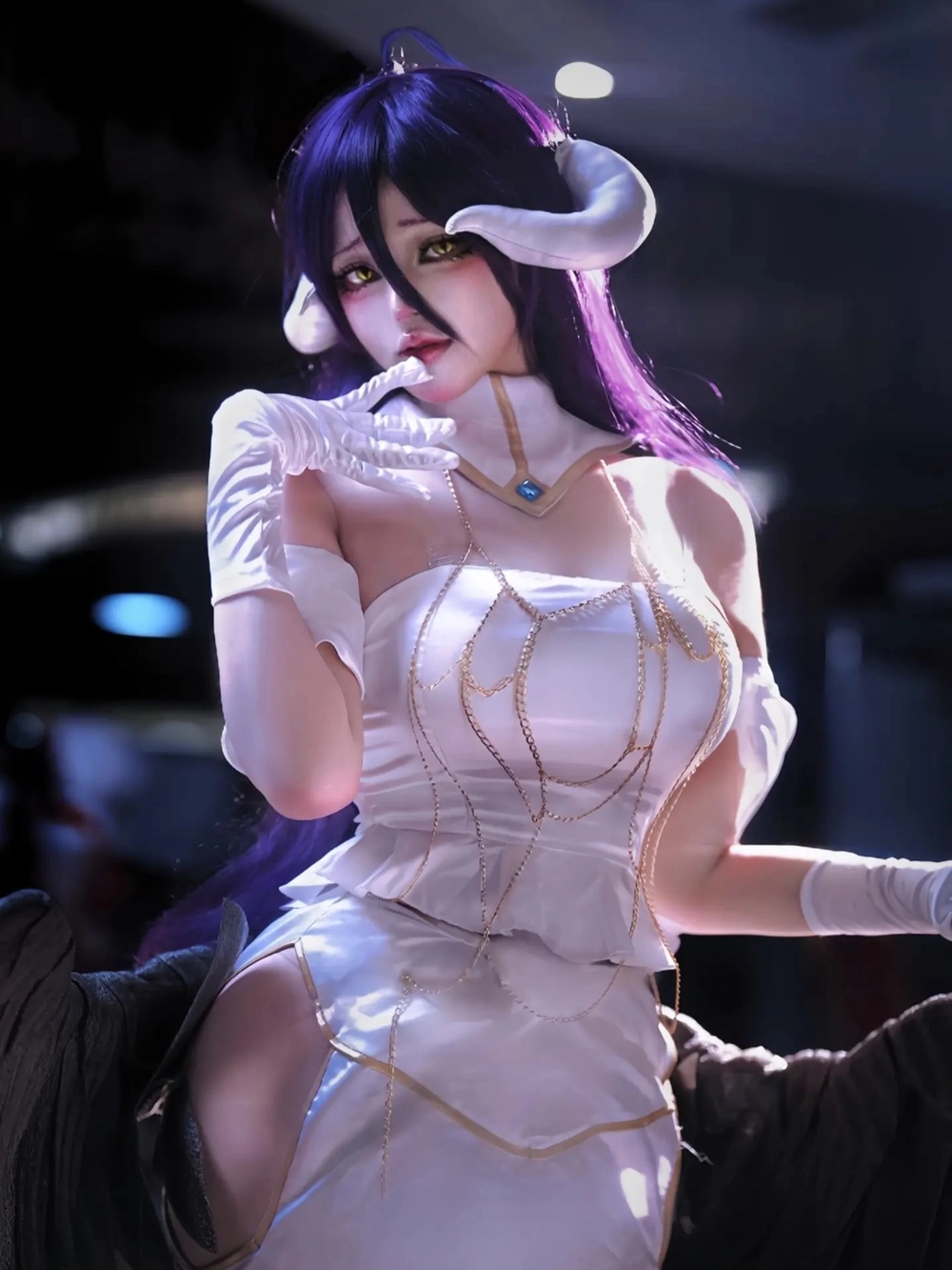 albedo cosplay phiên bản anime fantasy