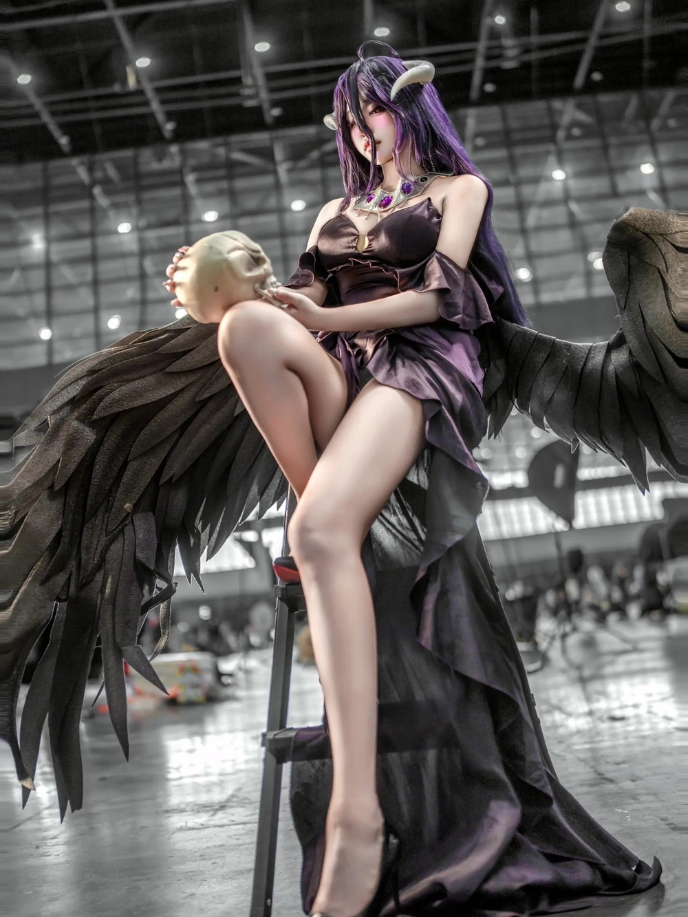 ảnh cosplay albedo thần thái quyến rũ
