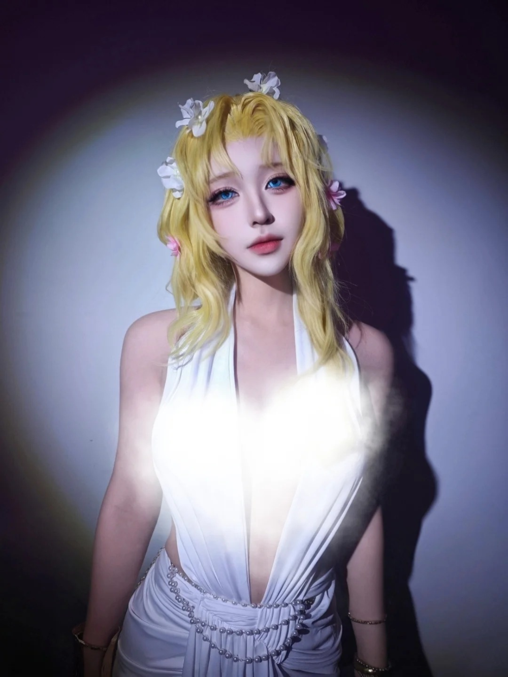 hình aphrodite cosplay nghệ thuật