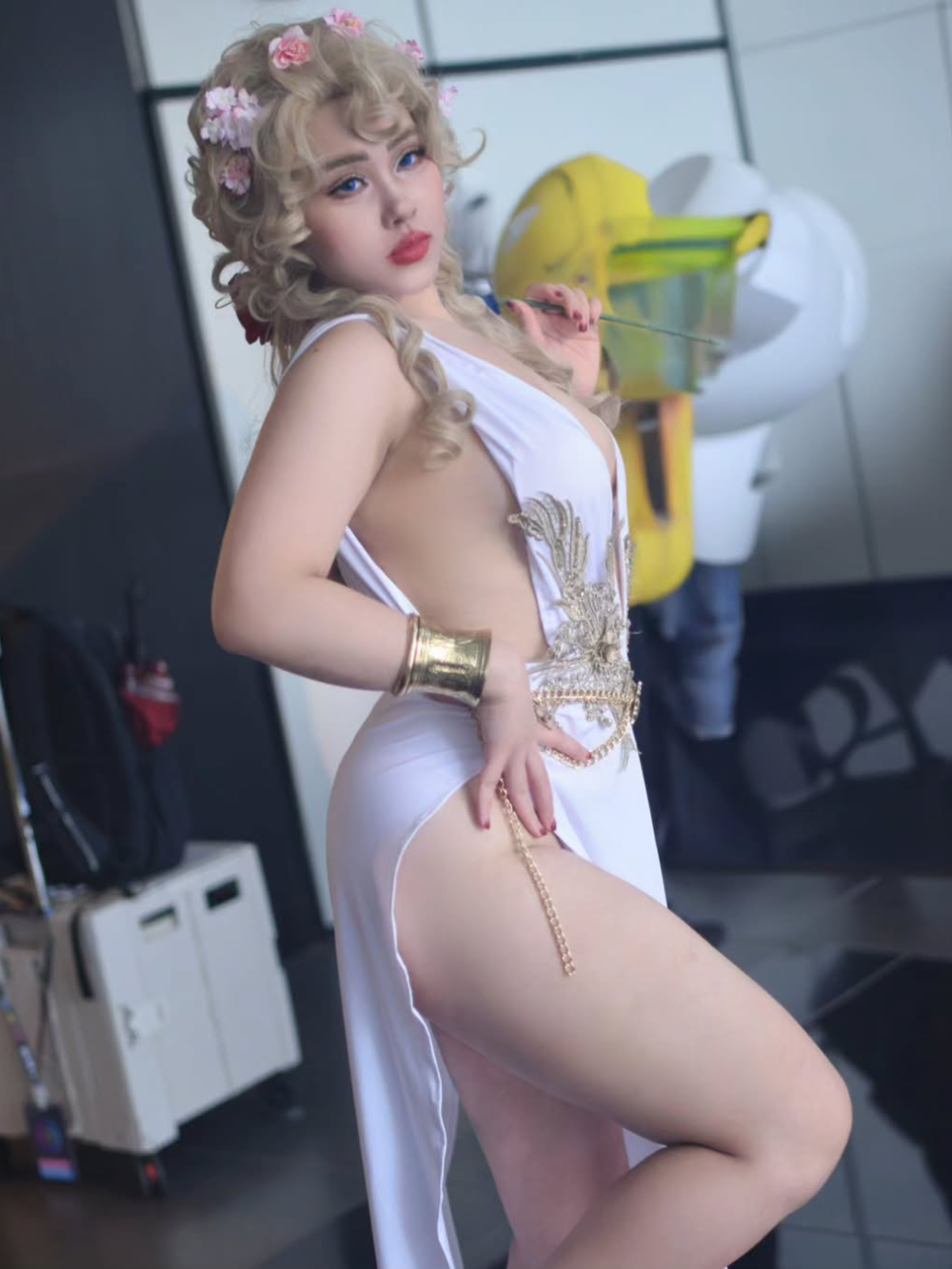 hình aphrodite cosplay tạo dáng
