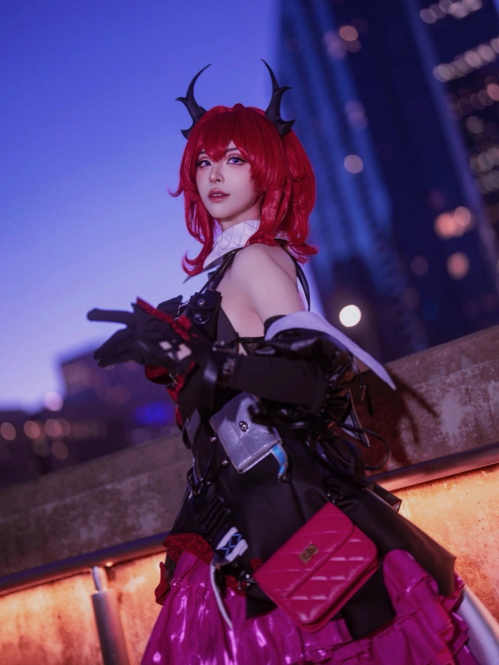 Laevatain Cosplay tạo hình chi tiết