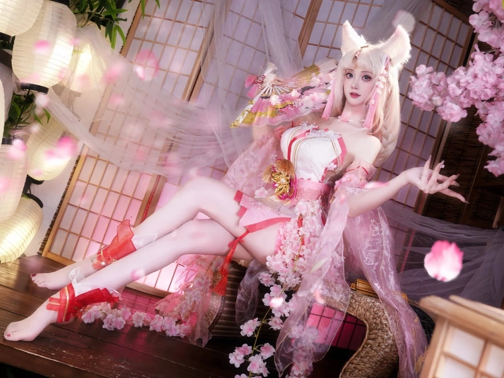 gái cosplay anime nhân vật hoạt hình